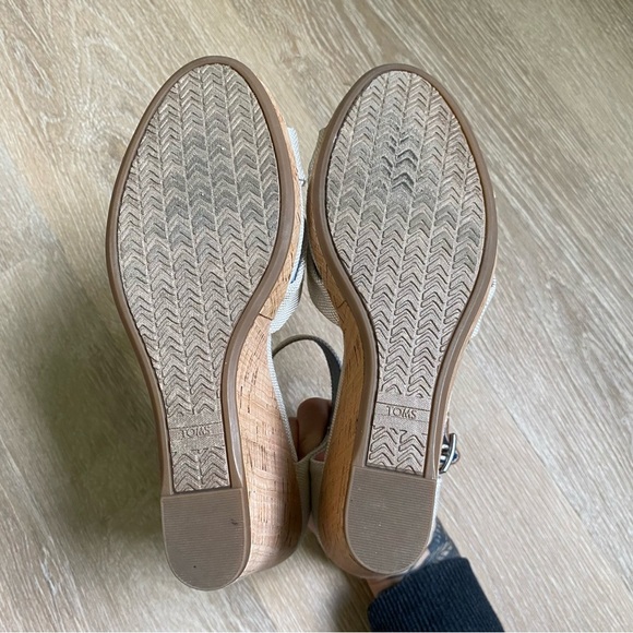 Toms ‘Sienna’ Wedges - Picture 7 of 8